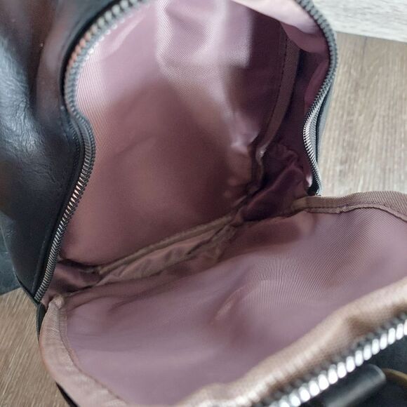 Black Sling Bag Chest Bag - Picture 6 of 8